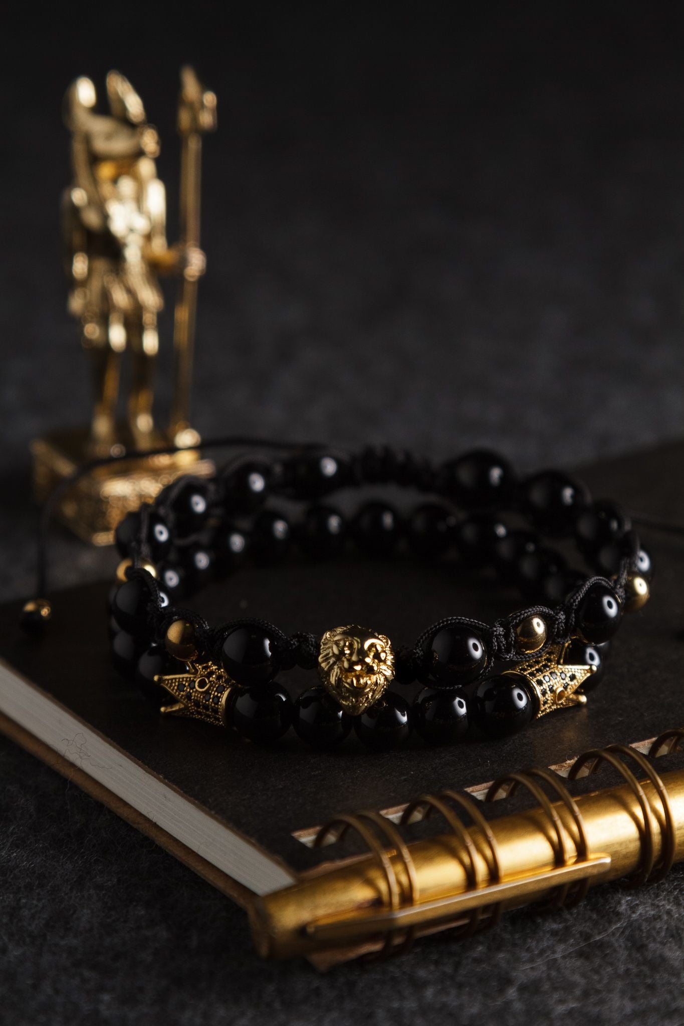 UNCOMMON Men's Beads Bracelet One Gold Lion Charm Black Onyx Beads
