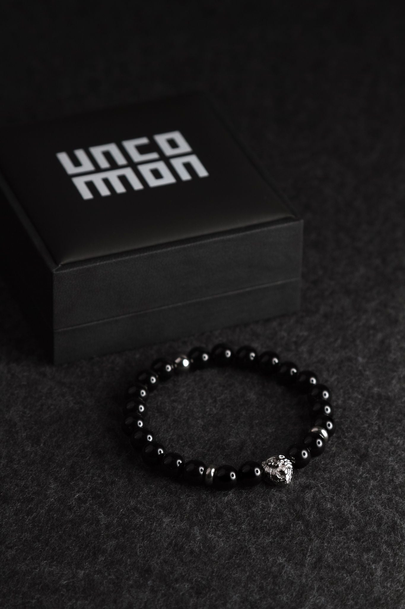 UNCOMMON Men's Beads Bracelet One Silver Lion Charm Onyx Beads